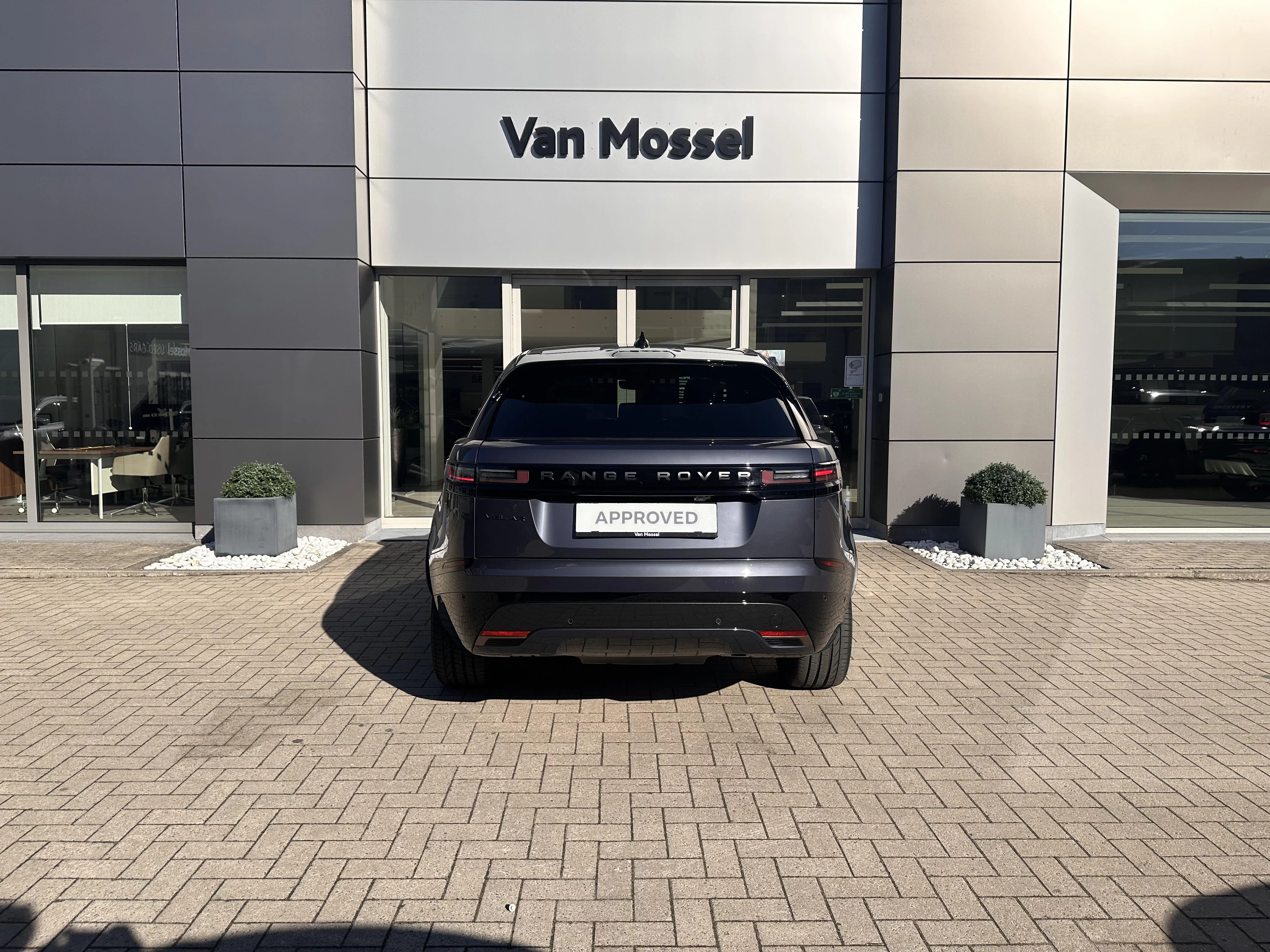 Land Rover-Range Rover Velar-image-7