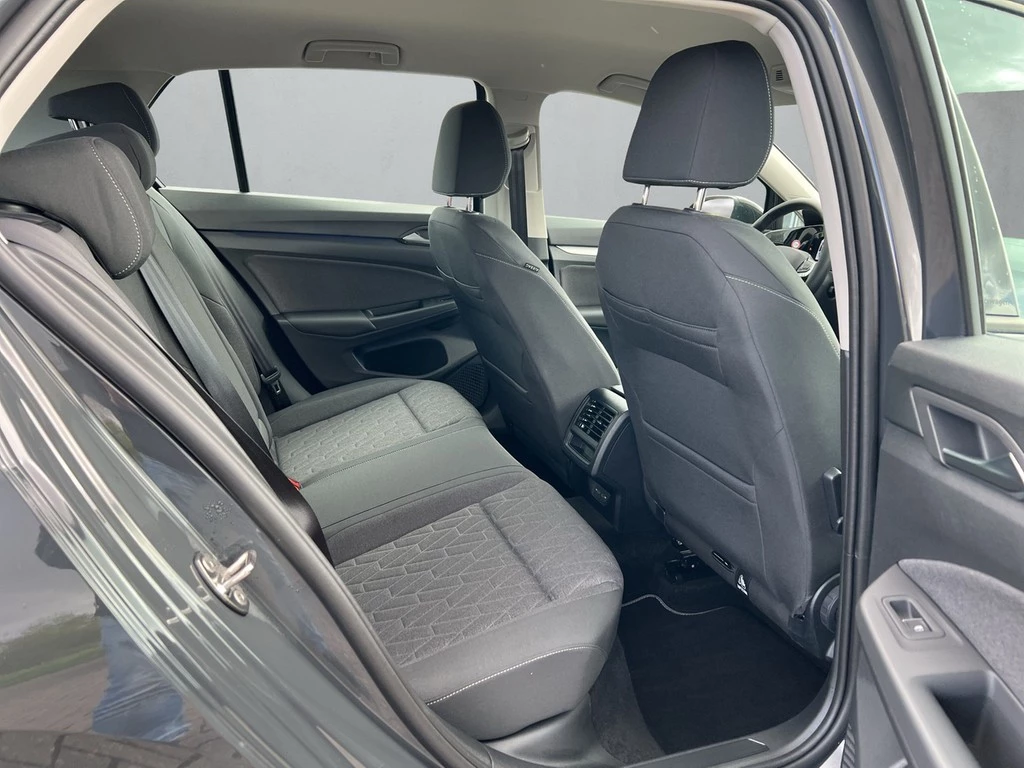 Volkswagen Golf VIII Lim. 1.5 eTSI DSG Life *Kamera*Navi*