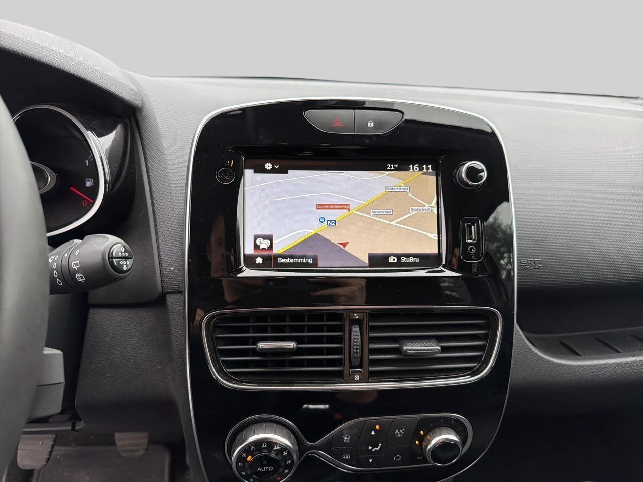 Renault-Clio-image-11