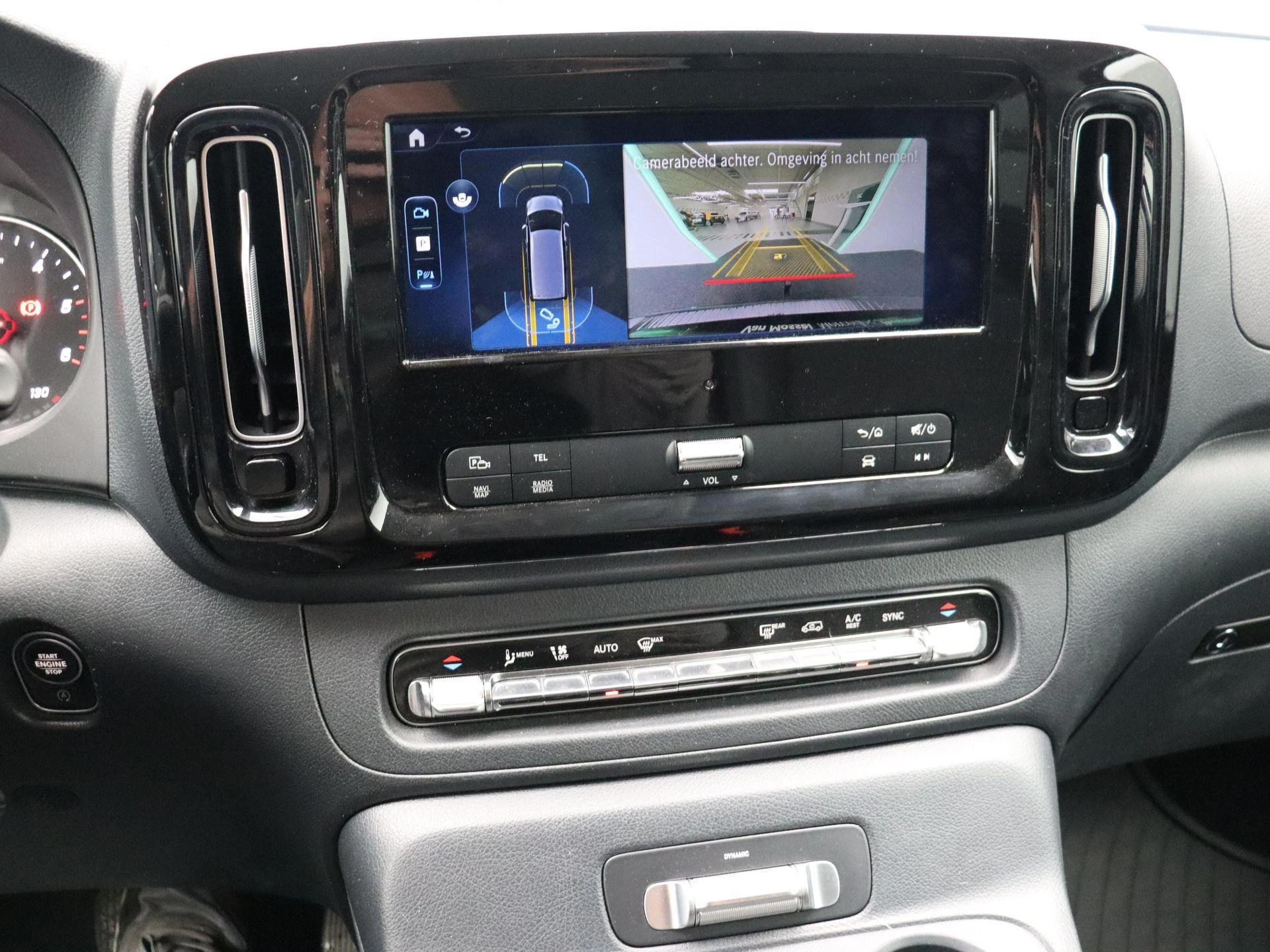Mercedes-Benz-Vito-image-15