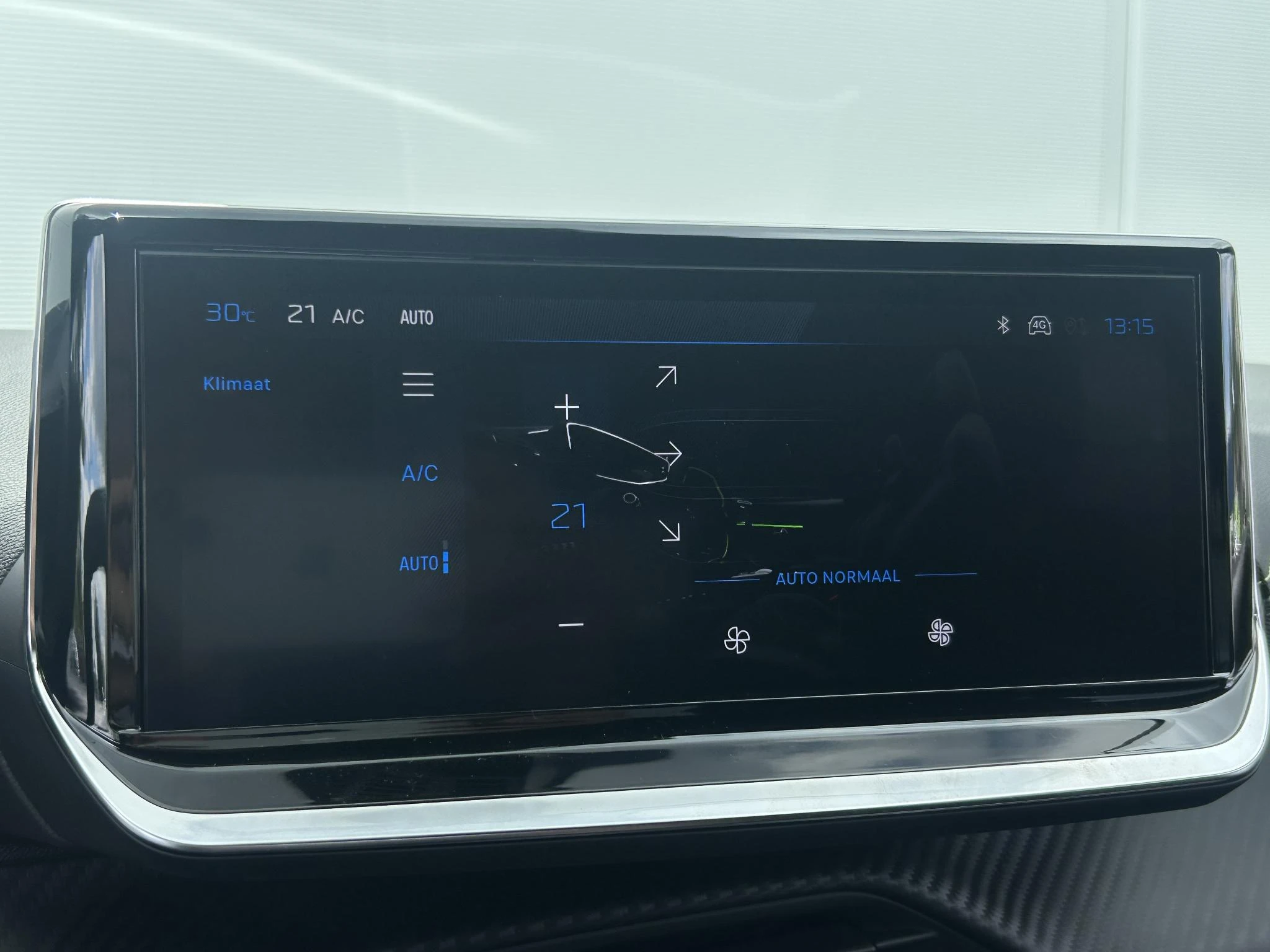 Peugeot-208-image-17
