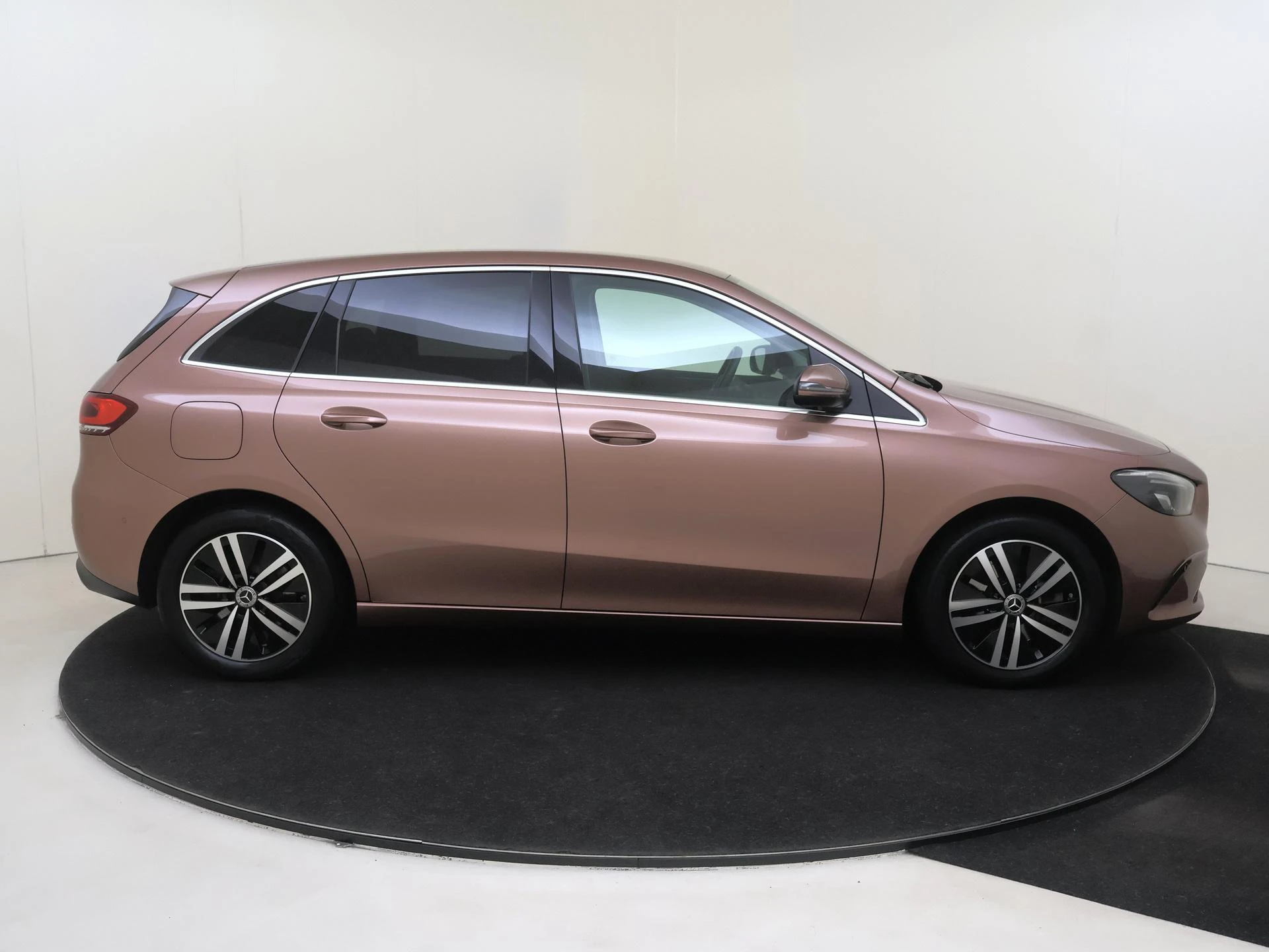 Mercedes-Benz-B-Klasse-image-10
