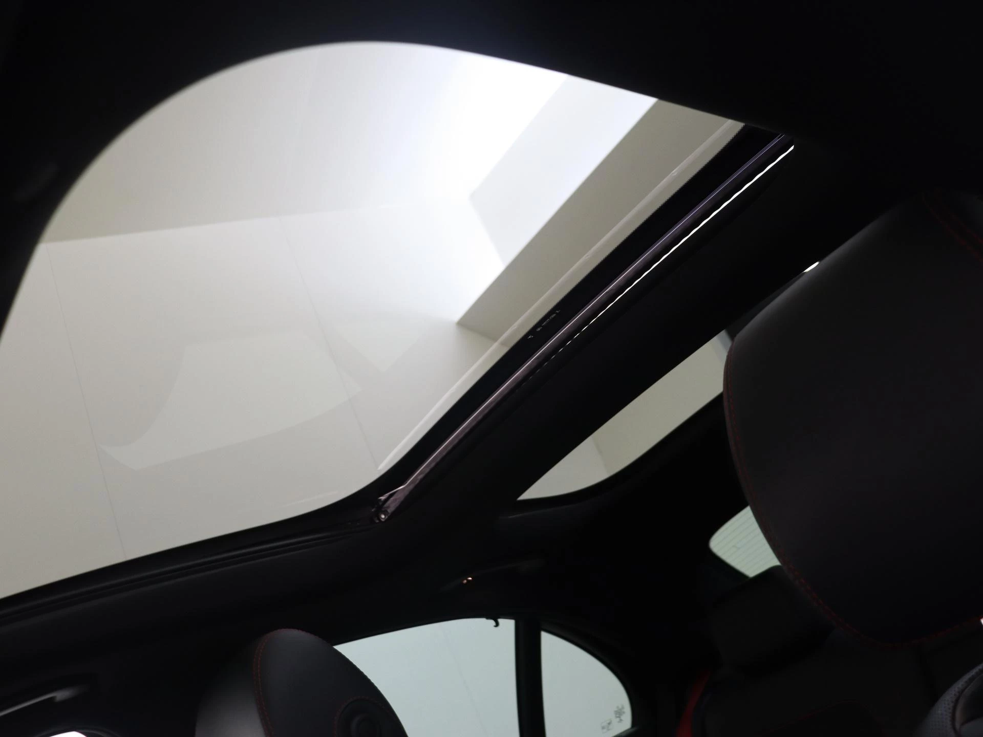 Mercedes-Benz-E-Klasse-image-36