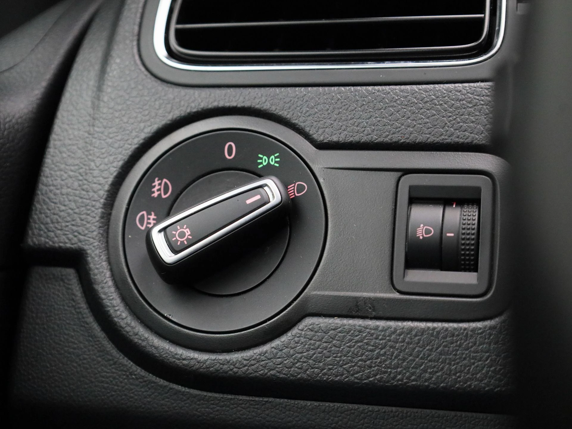 Volkswagen-Polo-image-15