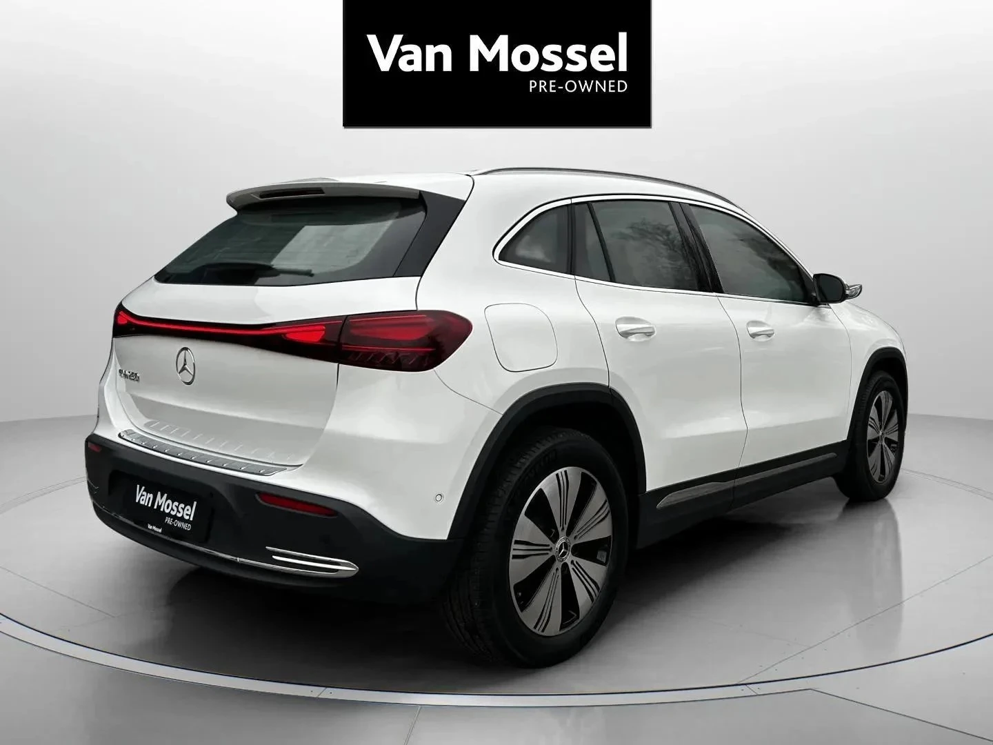 Mercedes-Benz-EQA-image-4