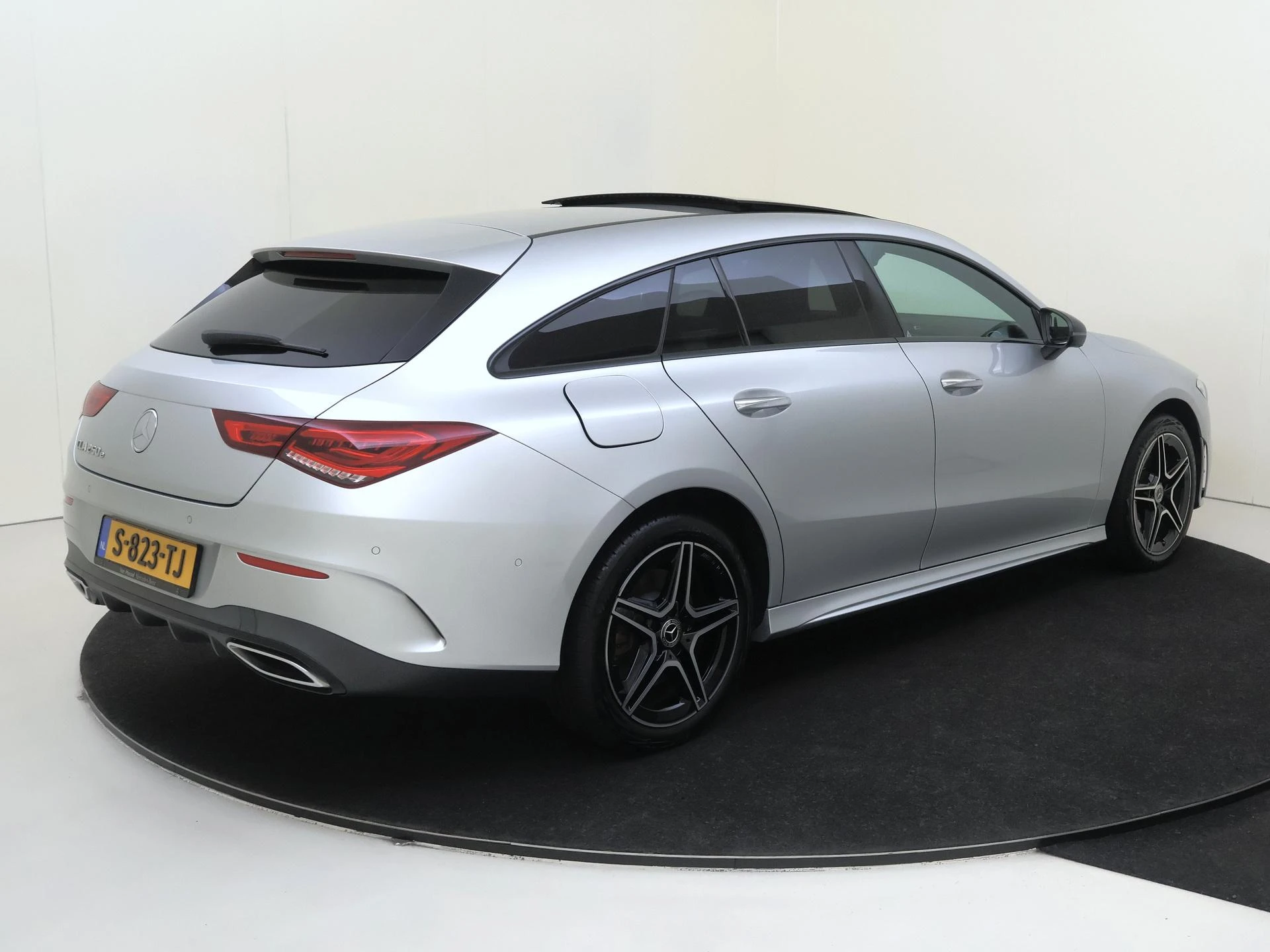 Mercedes-Benz-CLA-image-3