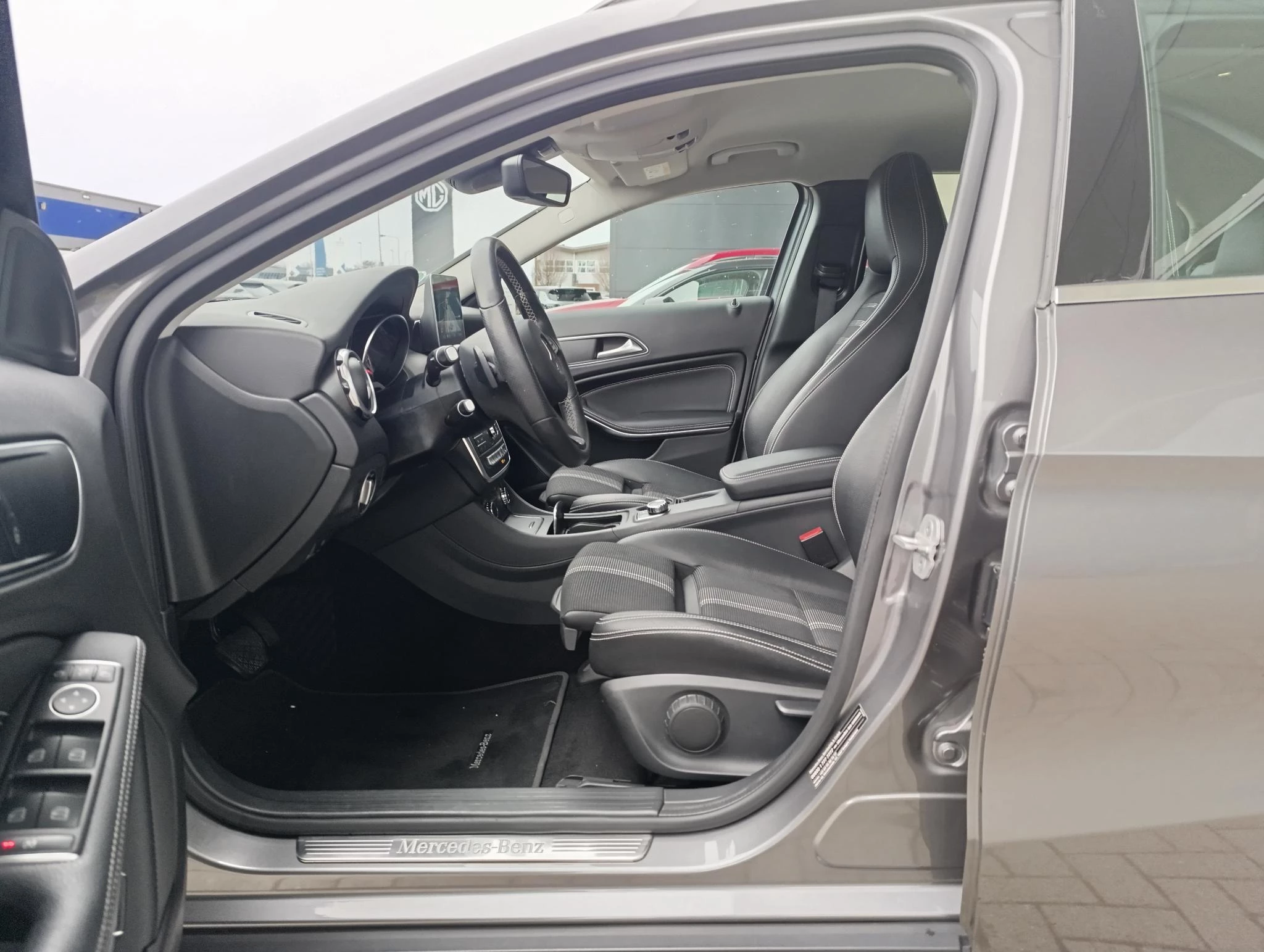 Mercedes-Benz-GLA-image-12