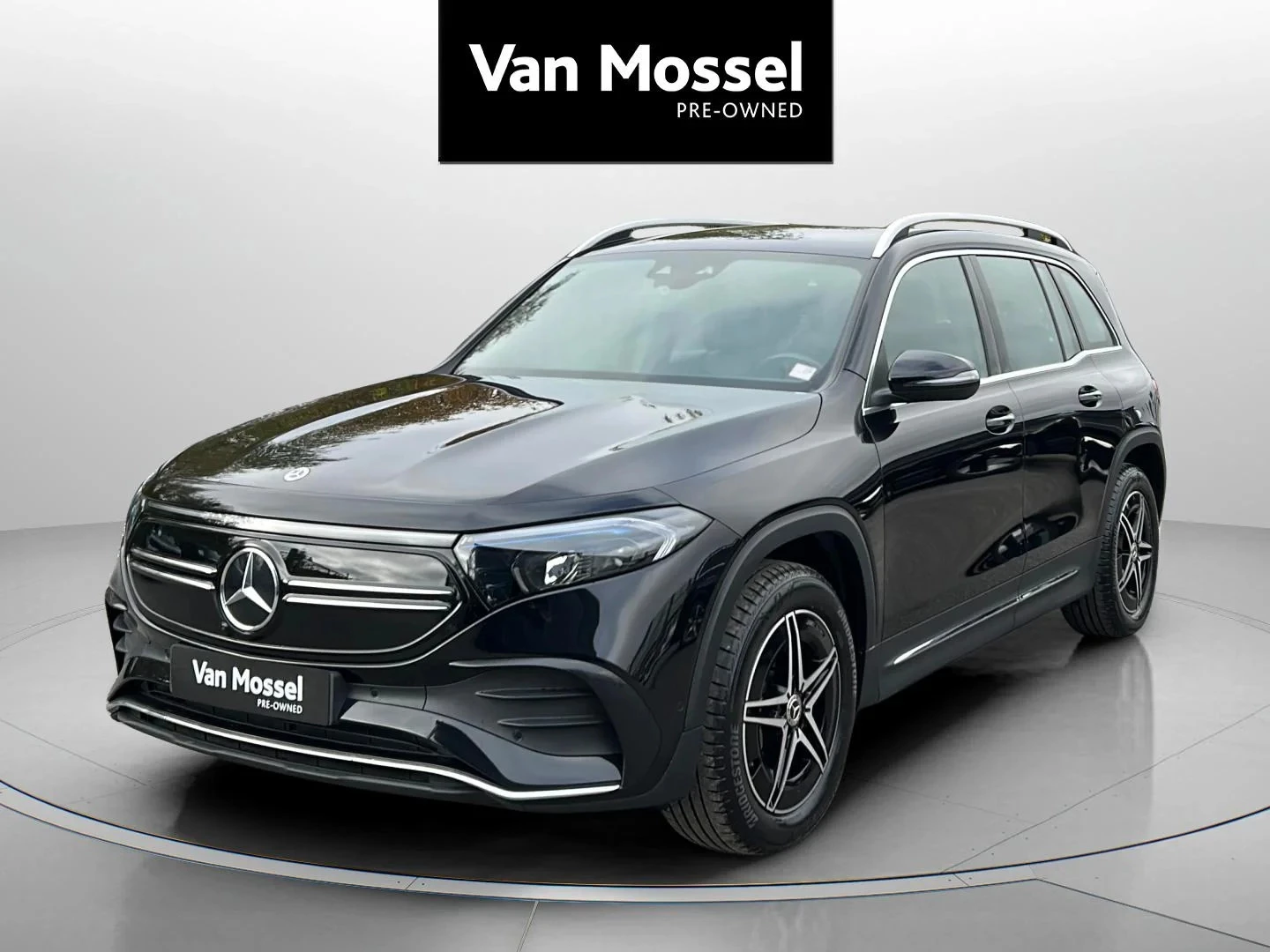 Mercedes-Benz-EQB-image-0