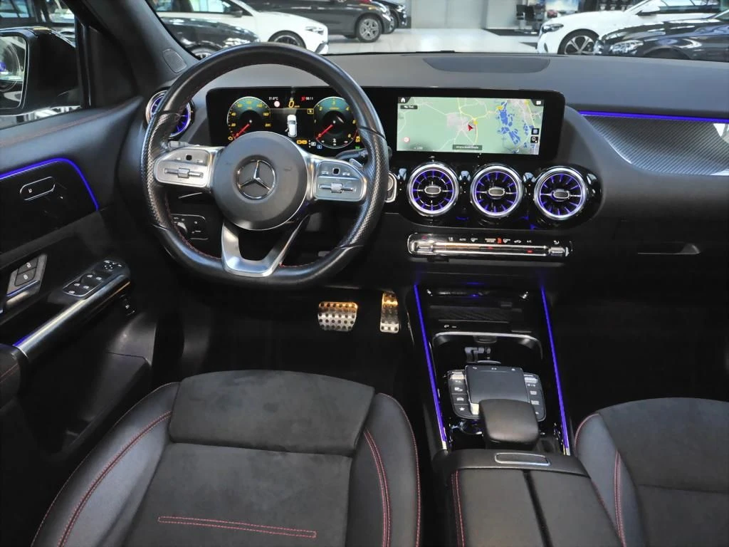 Mercedes-Benz-GLA 200 d-image-9