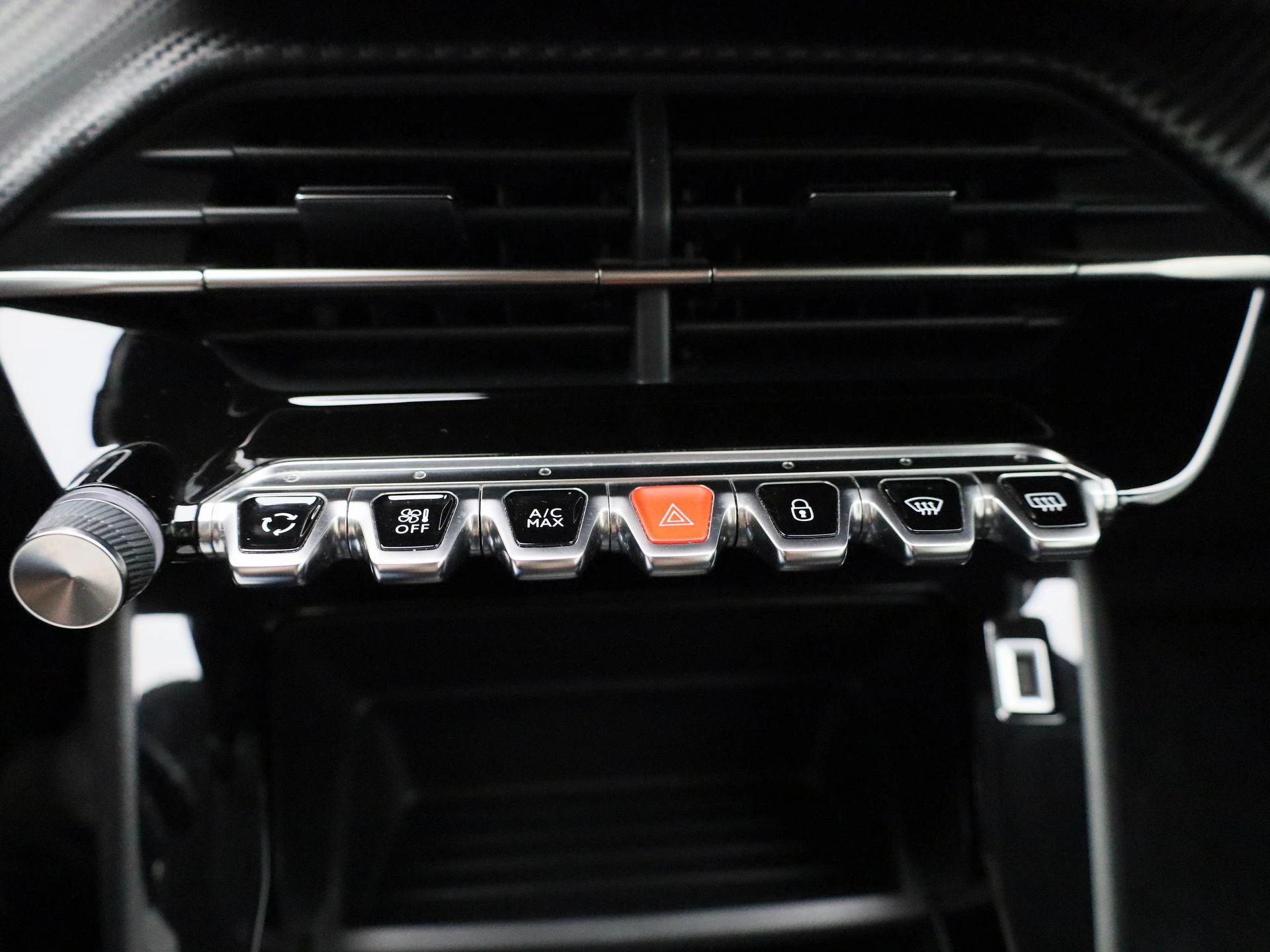 Peugeot-208-image-18