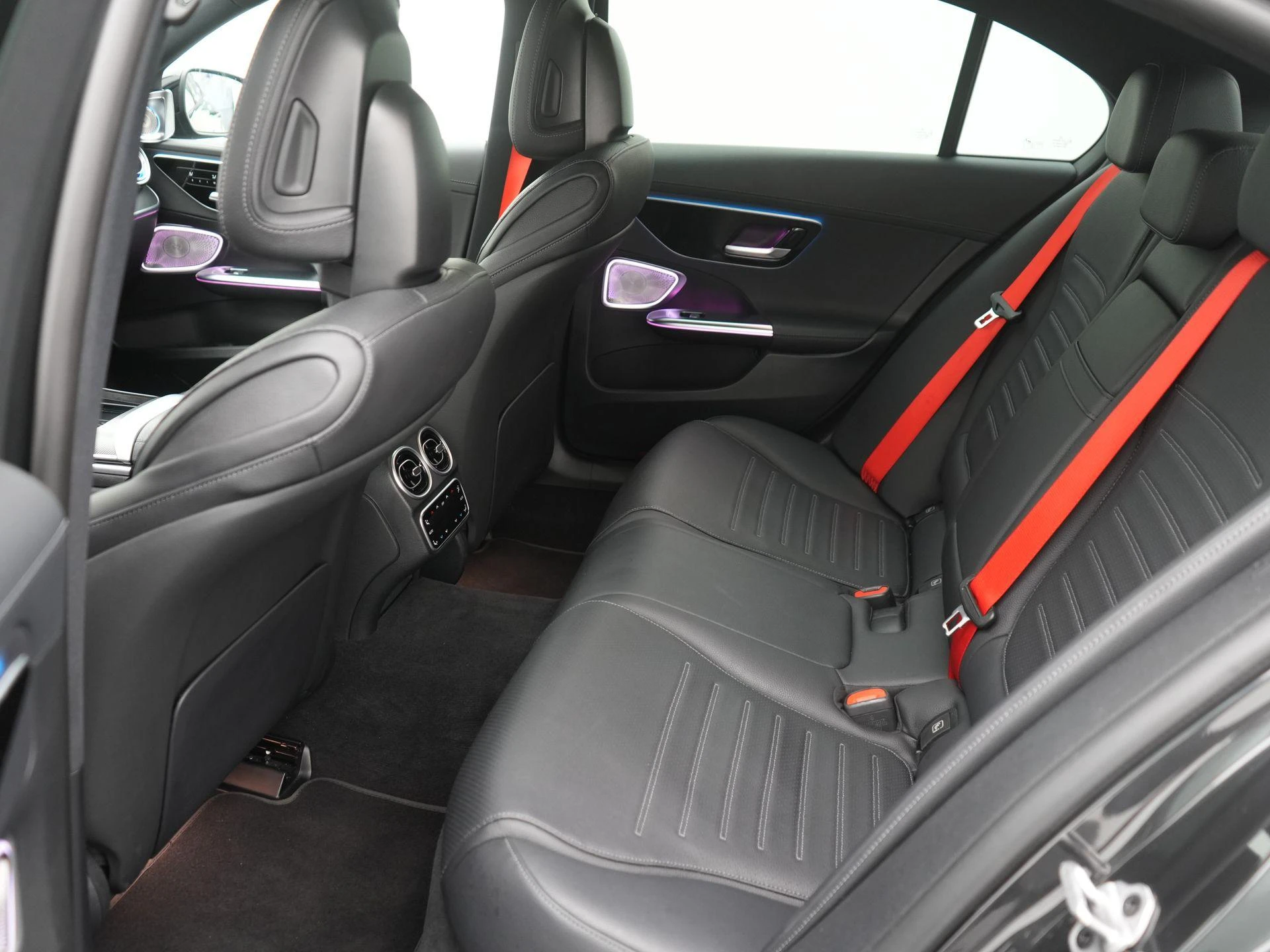 Mercedes-Benz-C-Klasse-image-9