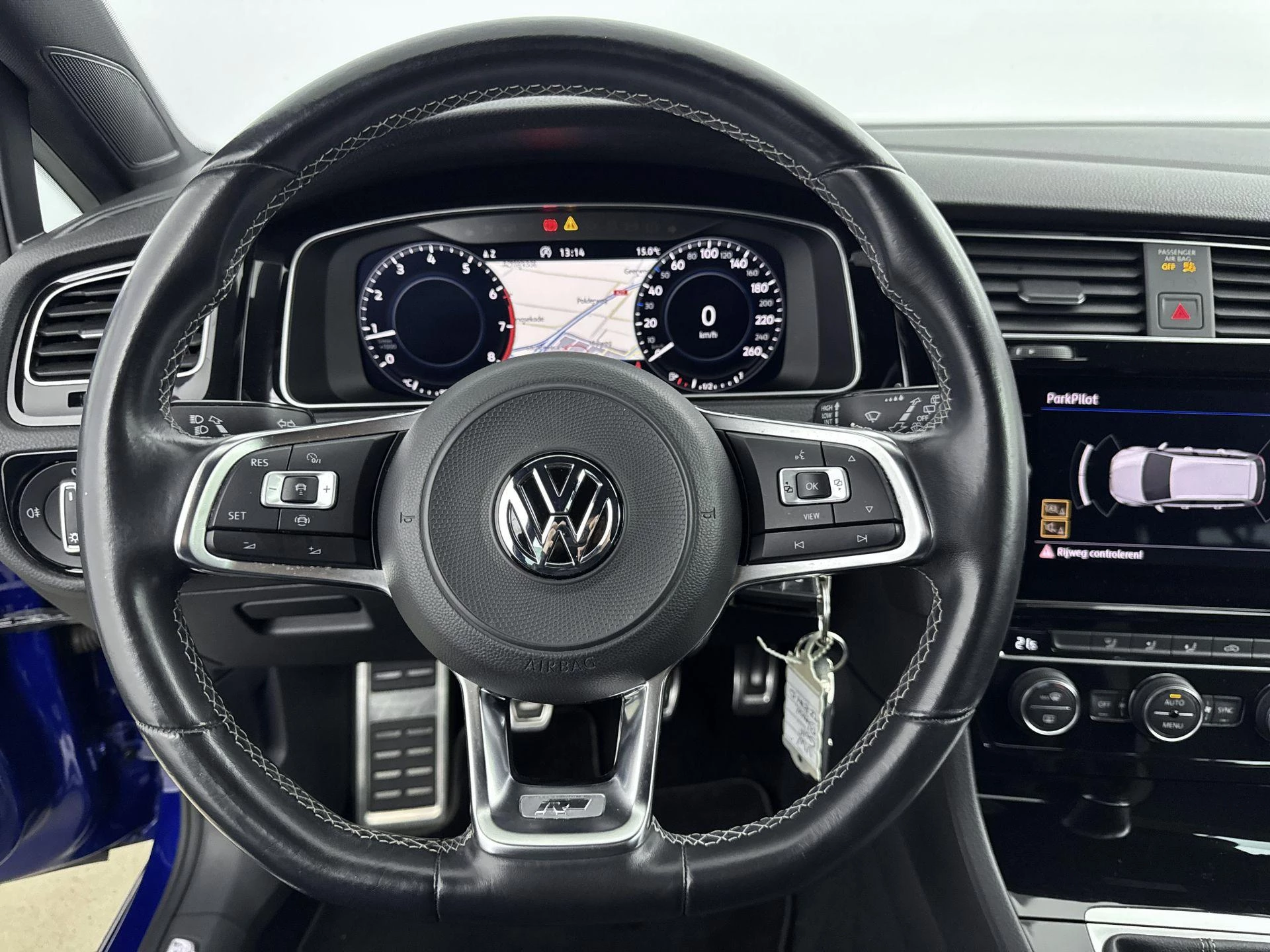 Volkswagen-Golf-image-9