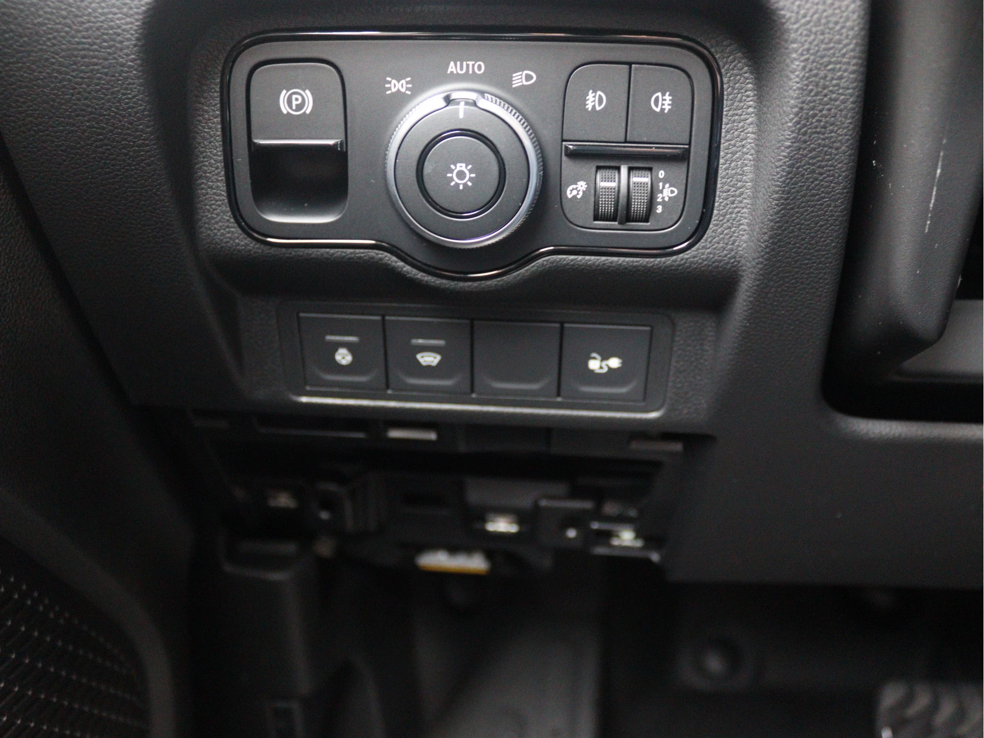 Mercedes-Benz-eCitan-image-11