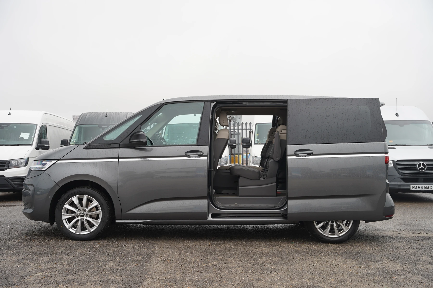 Volkswagen-Multivan-image-29