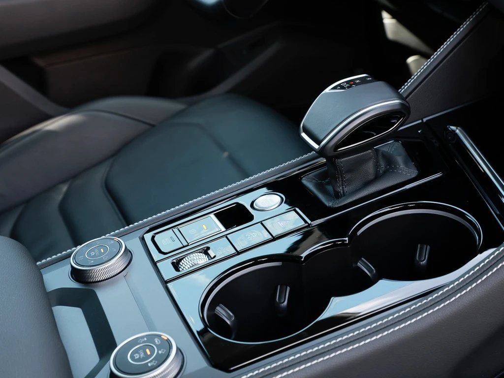 Volkswagen-Touareg-image-8
