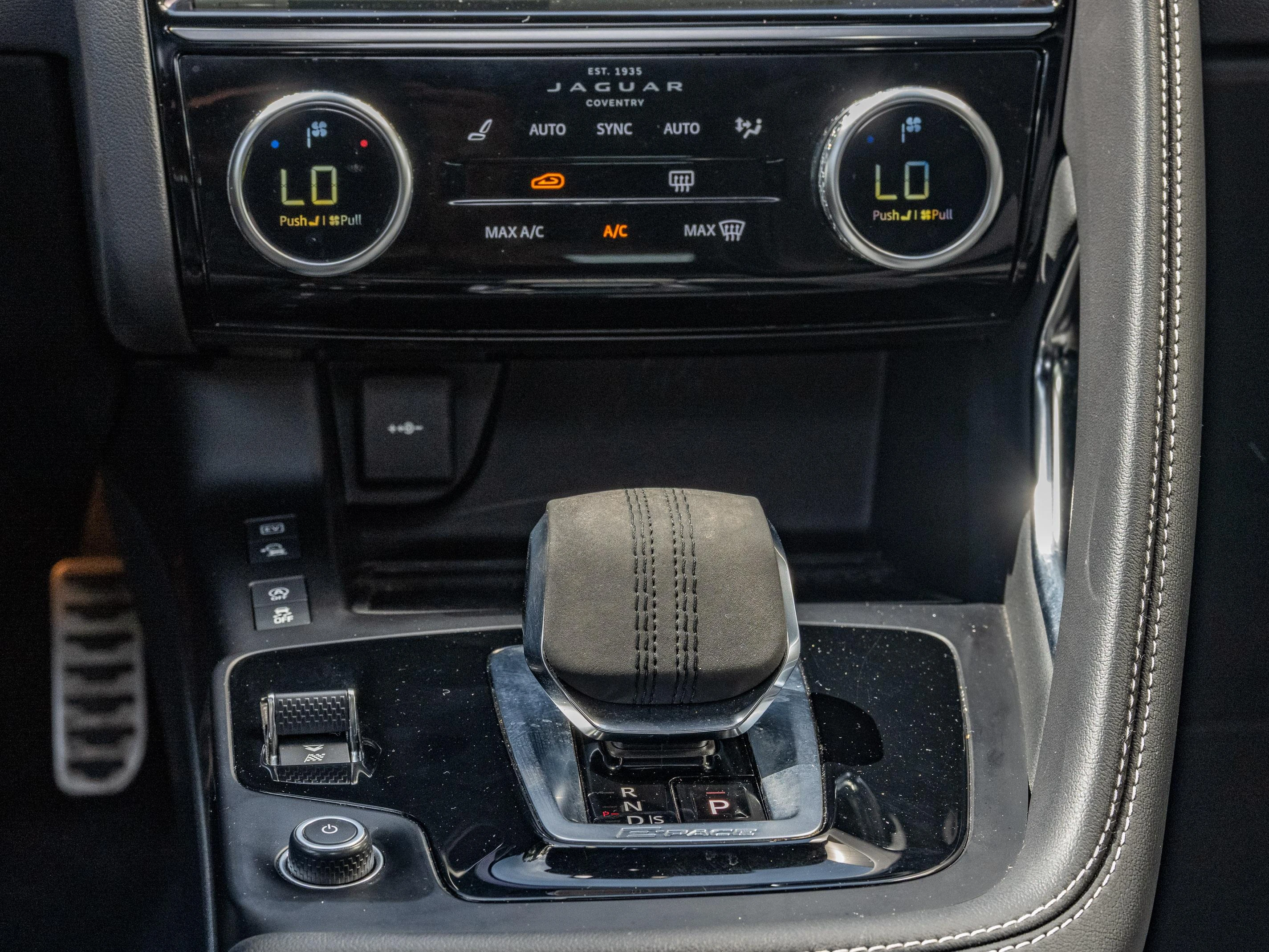 Jaguar E-PACE P300e R-Dynamic HSE