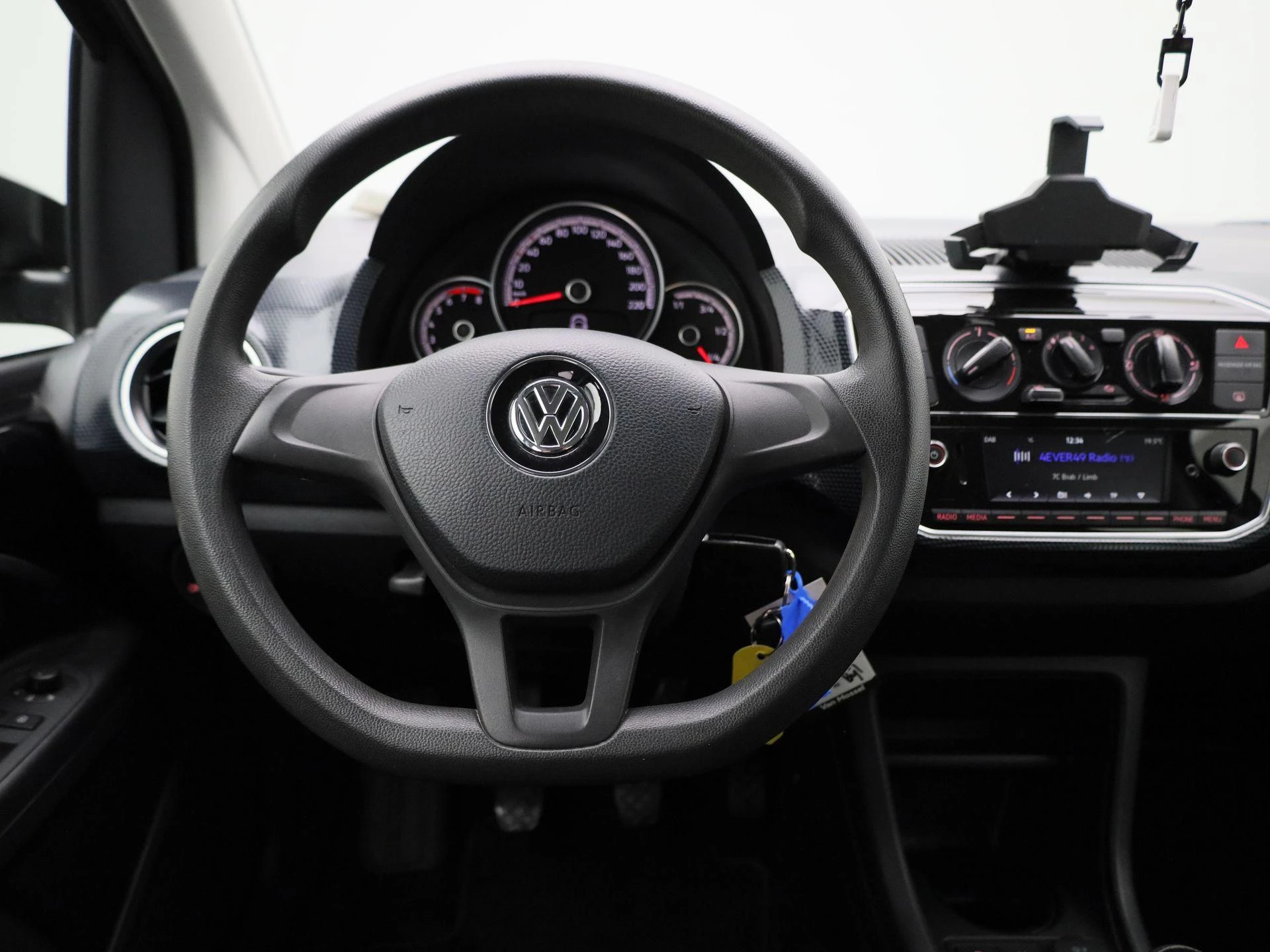 Volkswagen-up!-image-6