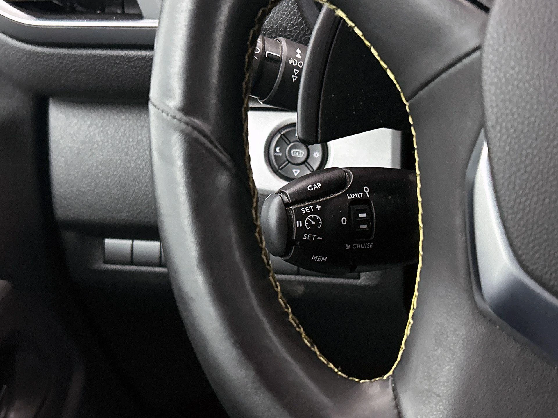 Opel-Vivaro-image-5