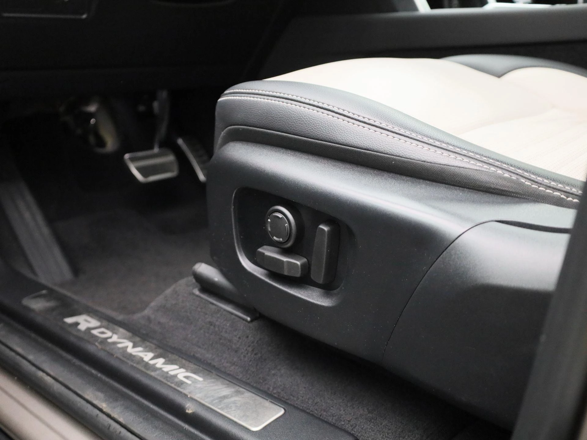 Land Rover-Discovery Sport-image-28