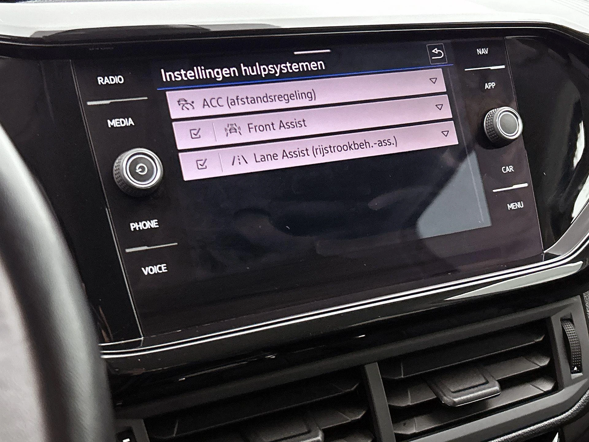Volkswagen-T-Cross-image-10