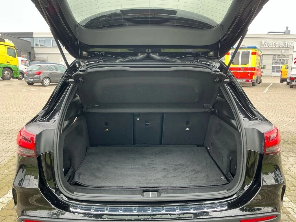 Mercedes-Benz-GLA 250-image-8