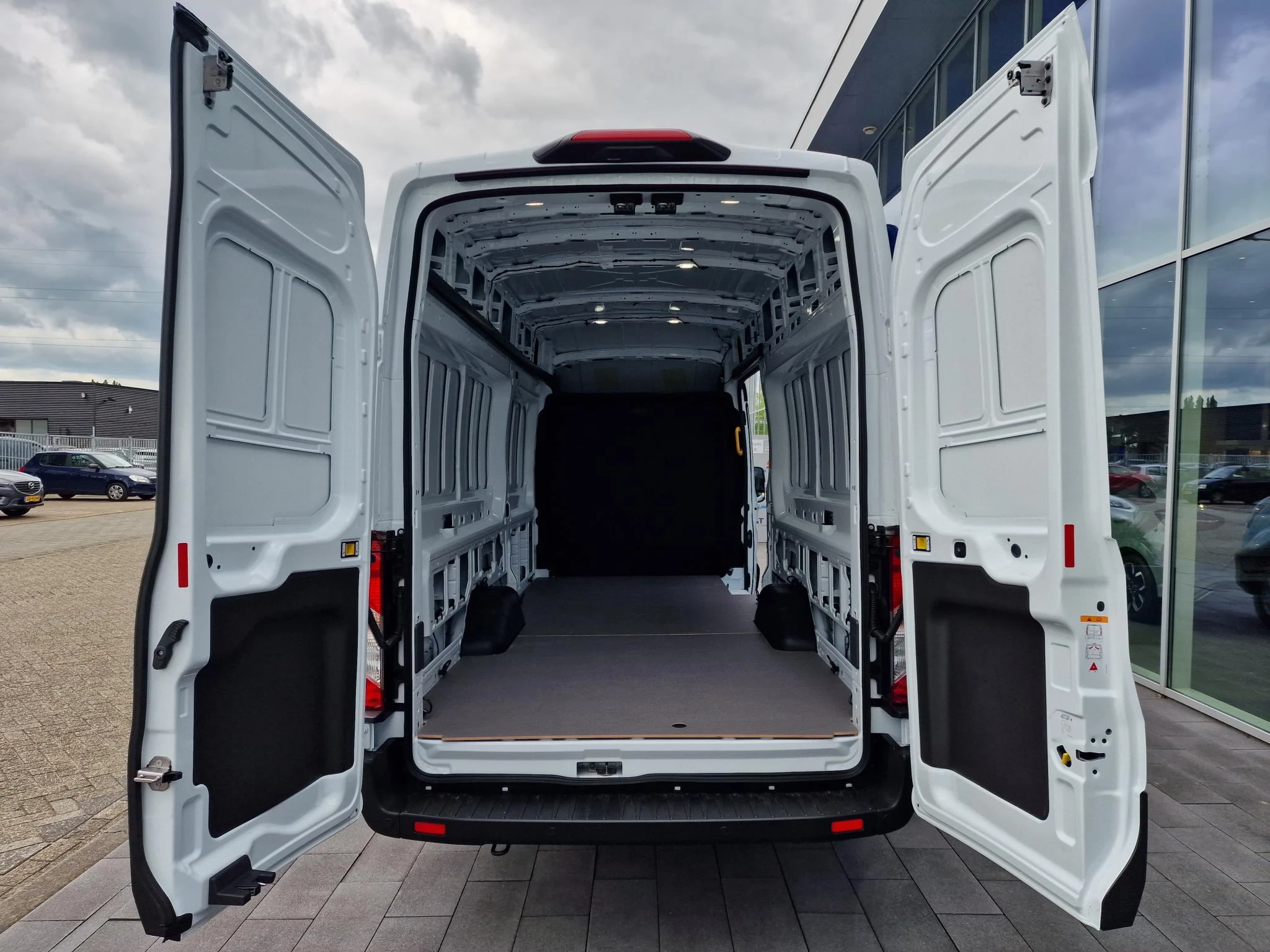 Ford-E-Transit-image-9