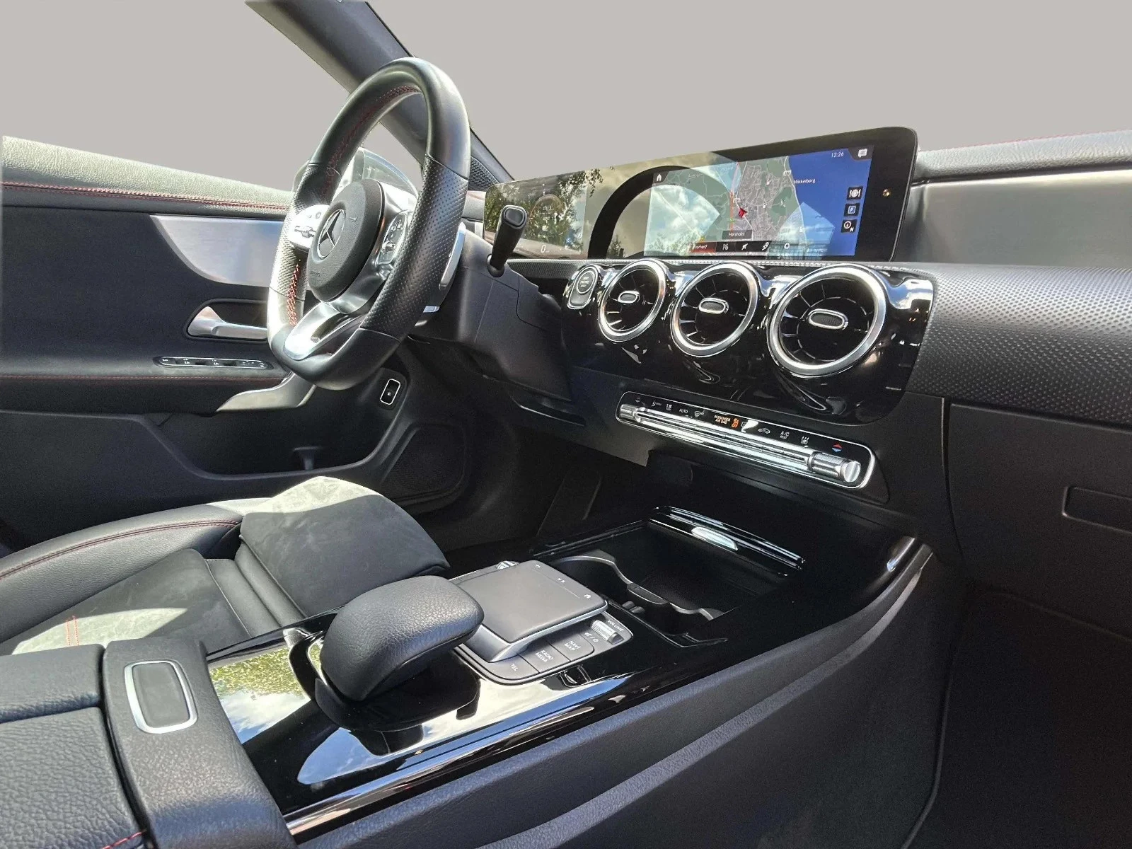 Mercedes-Benz-CLA-image-13