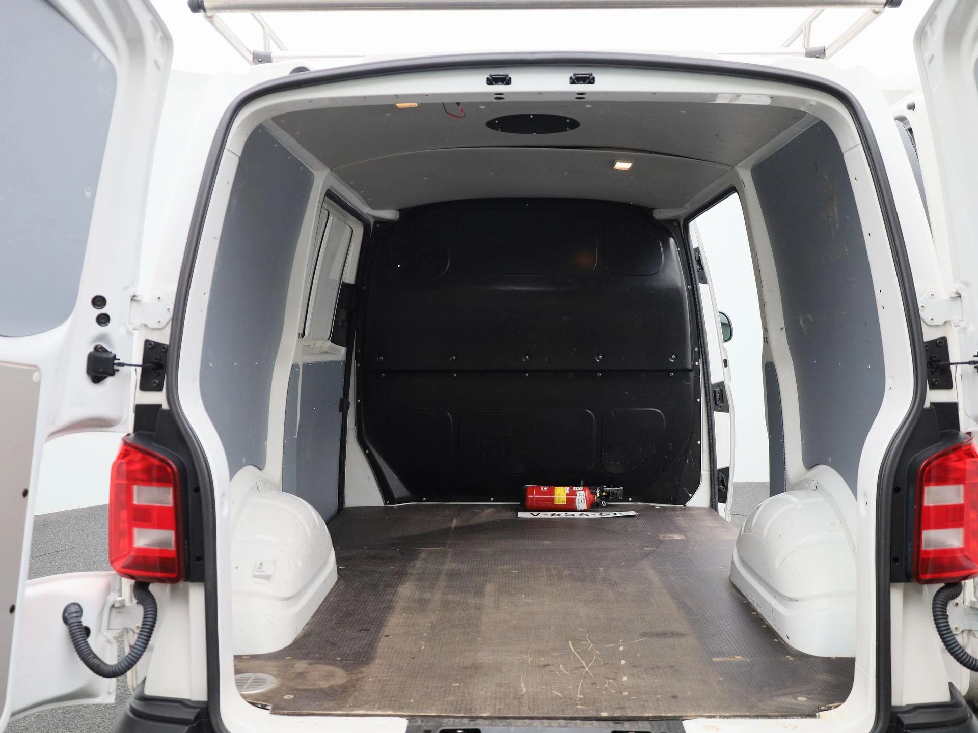 Volkswagen-Transporter-image-15