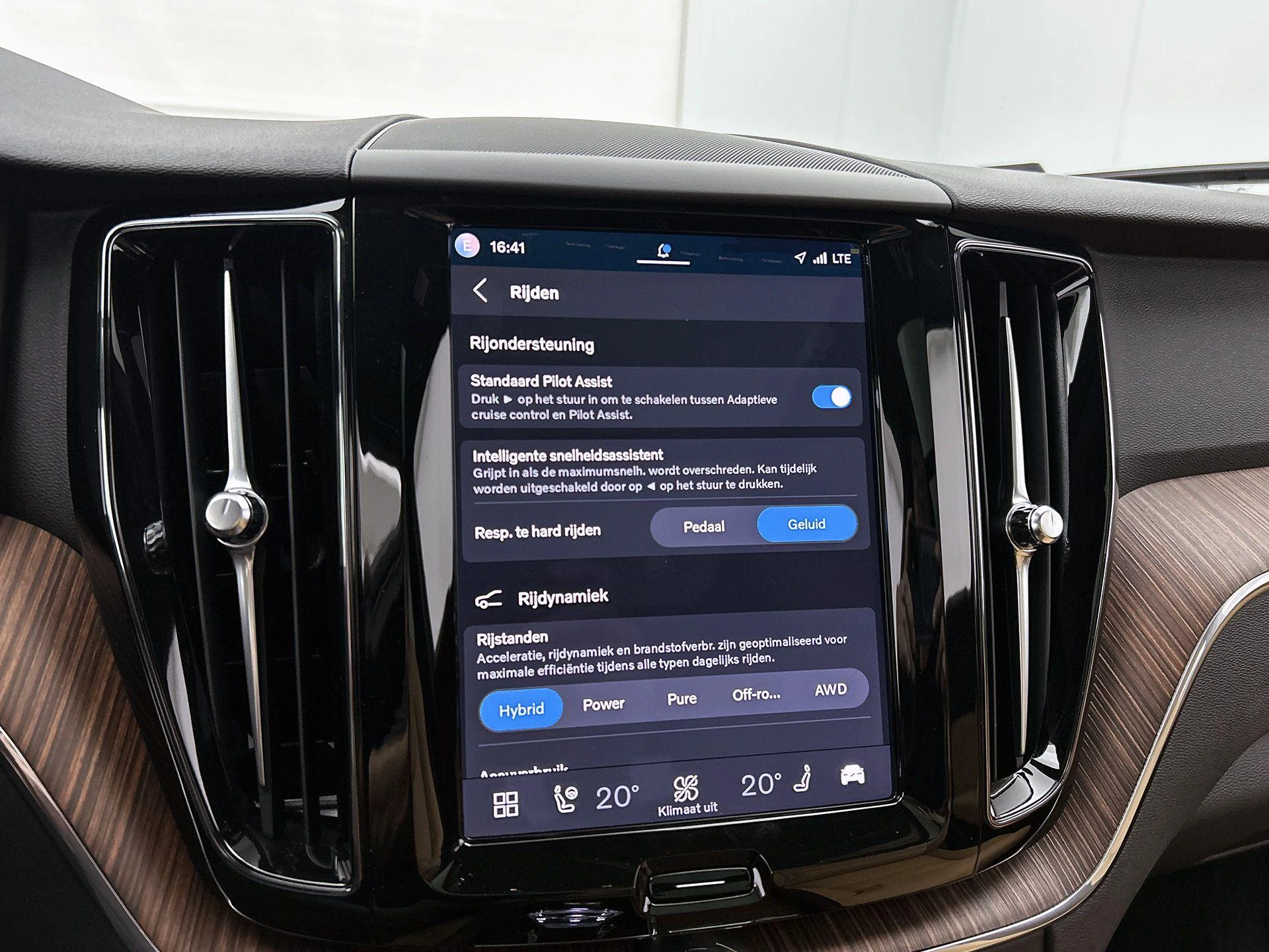 Volvo-XC60-image-13