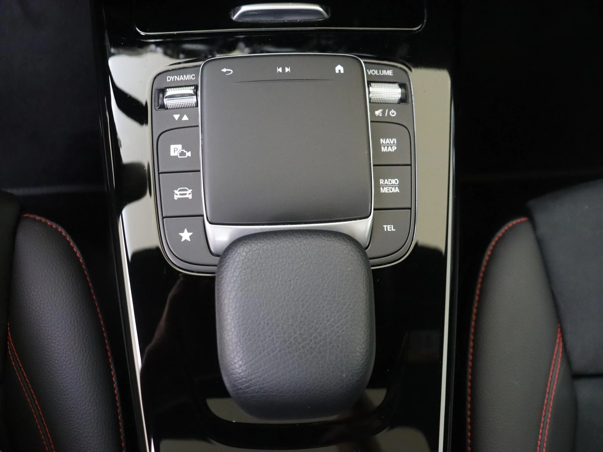 Mercedes-Benz-CLA-image-20