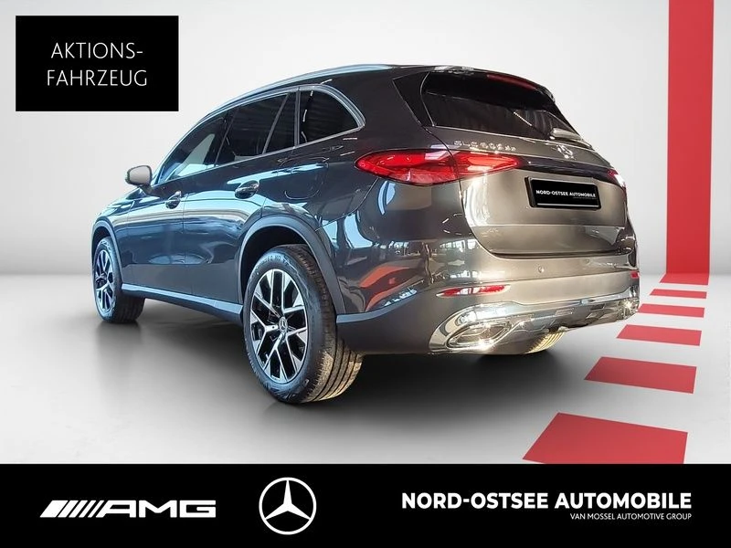 Mercedes-Benz-GLC 300 de-image-3