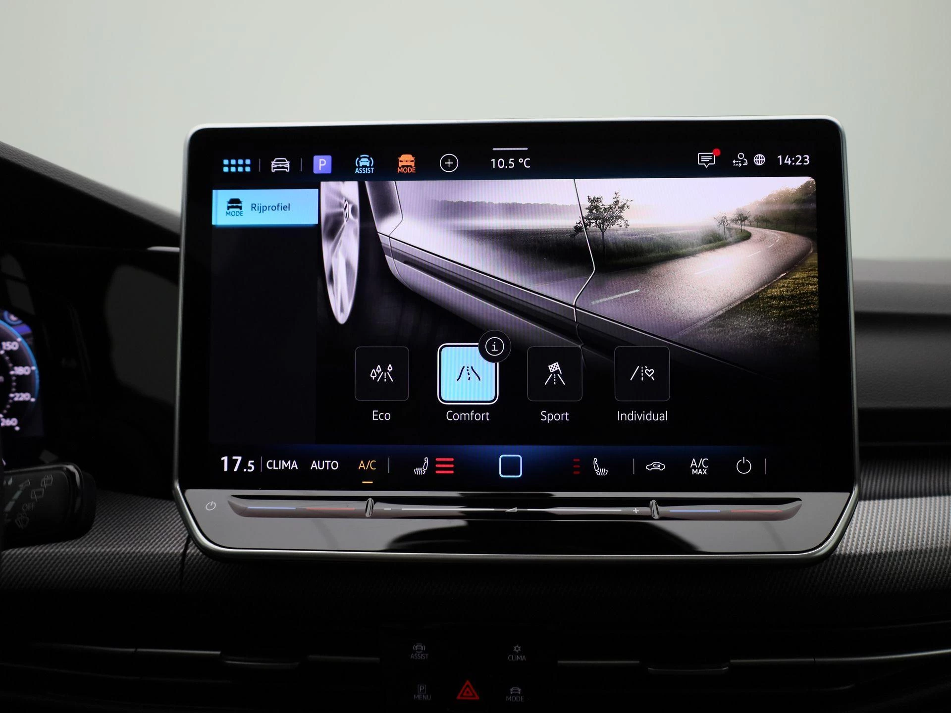 Volkswagen-Golf-image-27