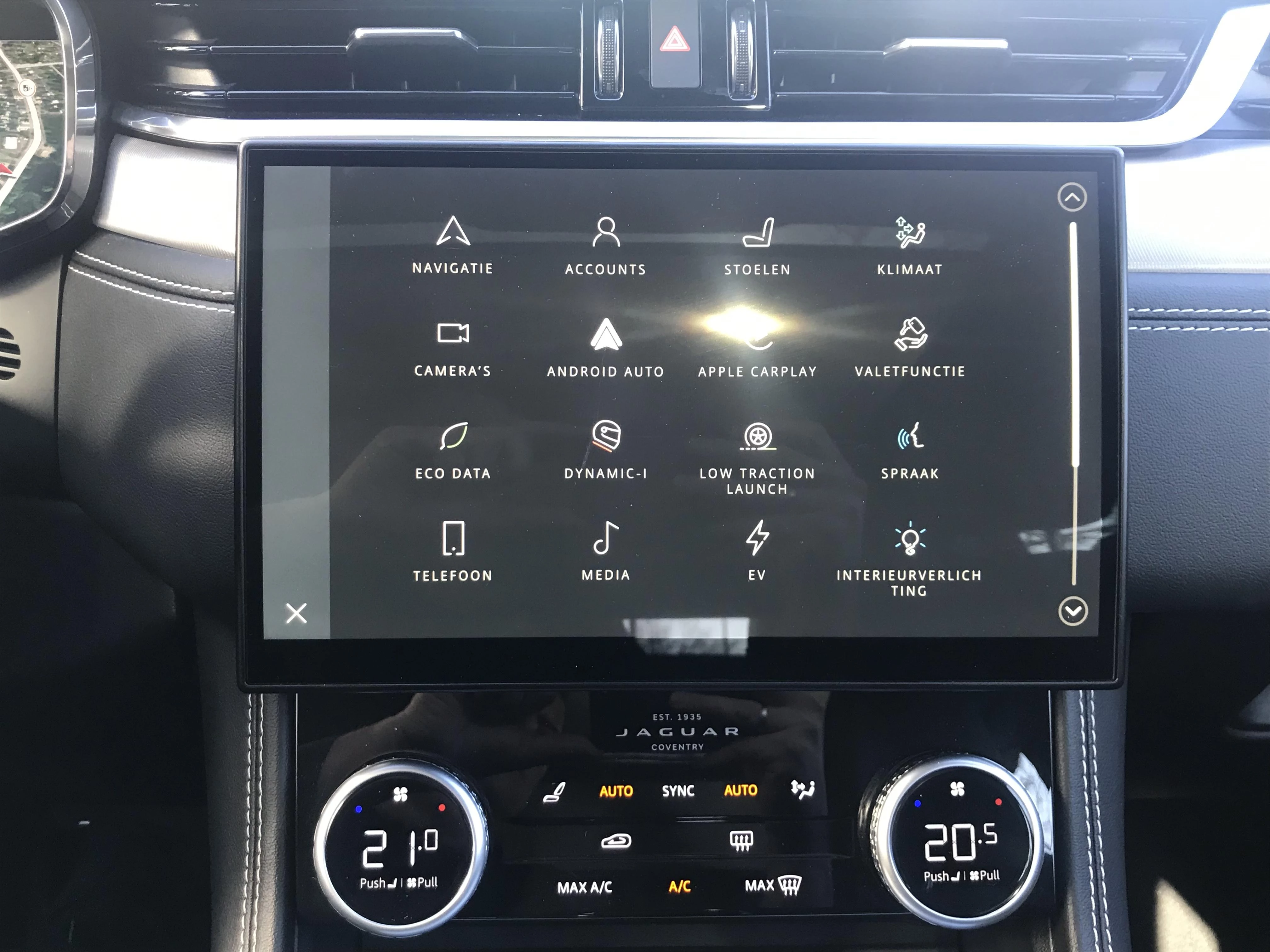 Jaguar-F-PACE-image-18