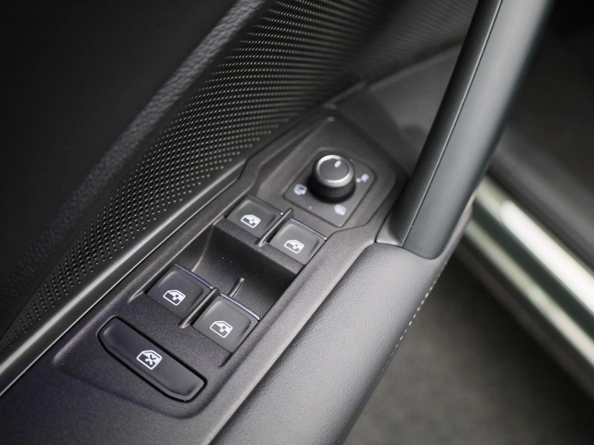 Volkswagen-Tiguan-image-40