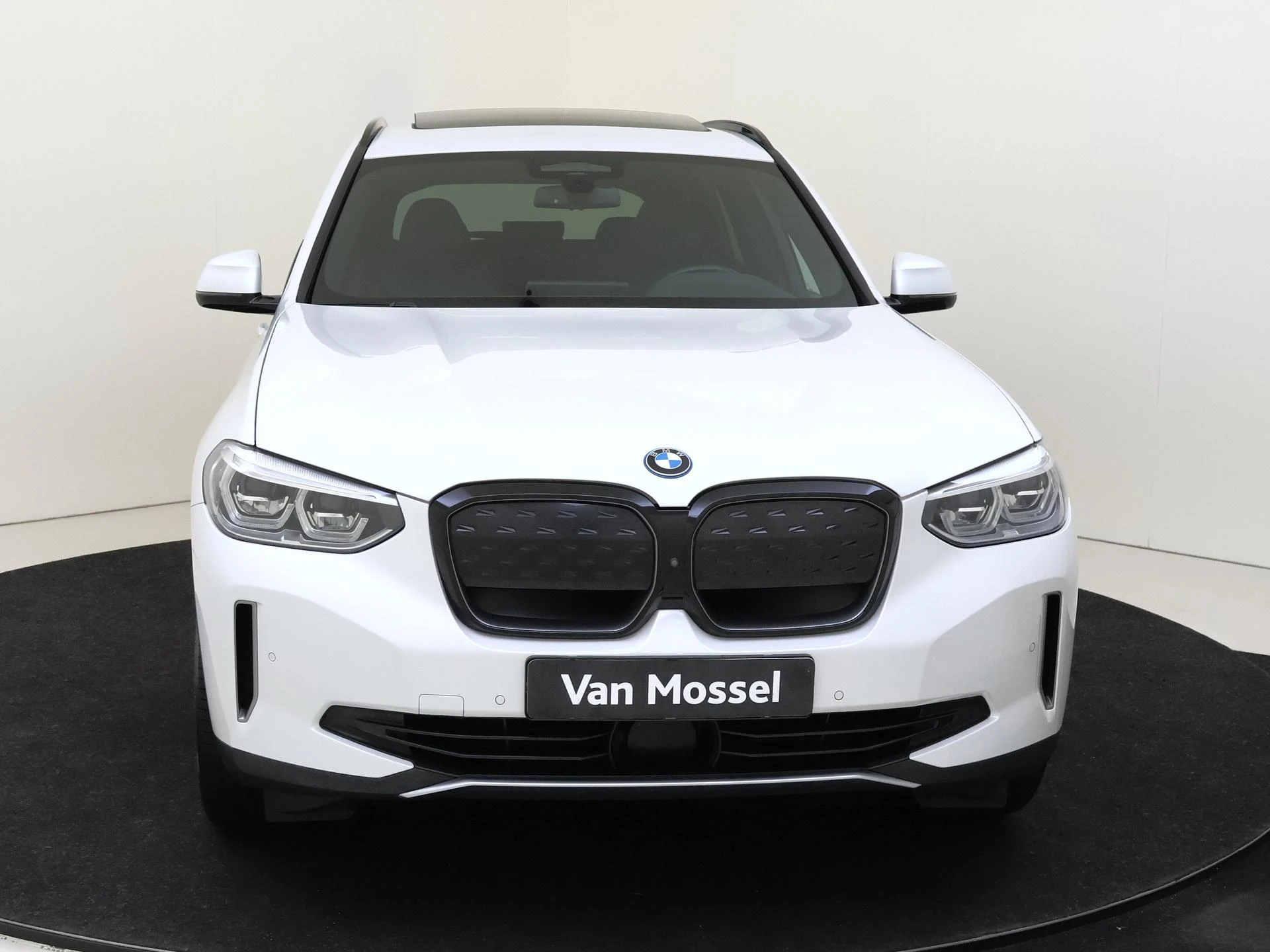BMW-iX3-image-5