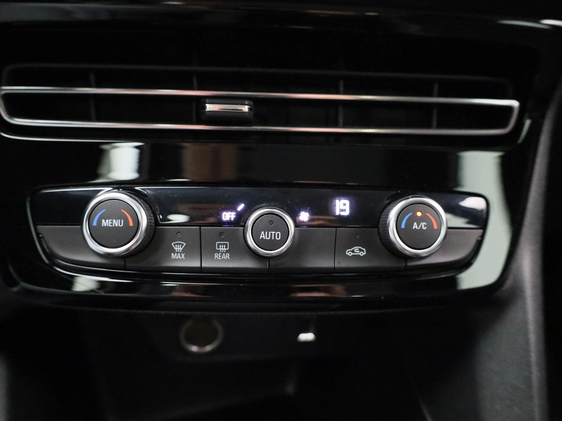 Opel-Mokka-e-image-25