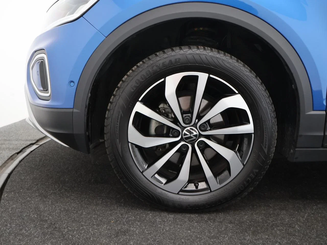 Volkswagen-T-Roc-image-3