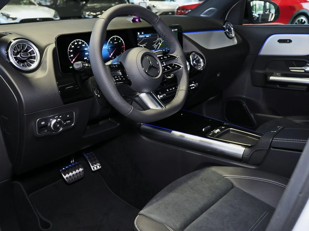 Mercedes-Benz-GLA 200 d-image-5