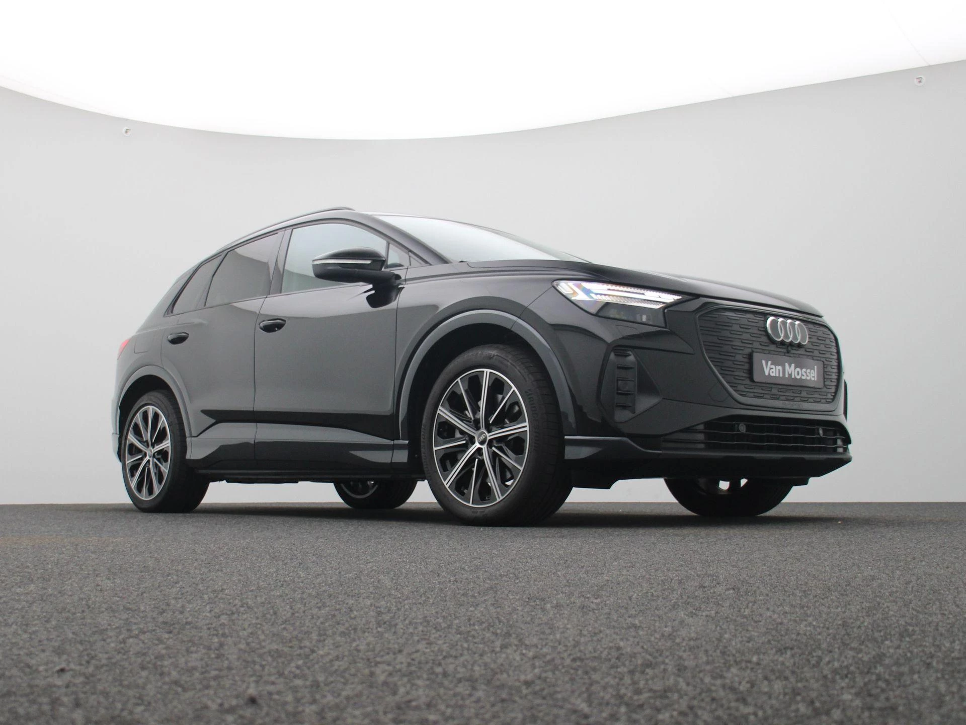 Audi-Q4 e-tron-image-56