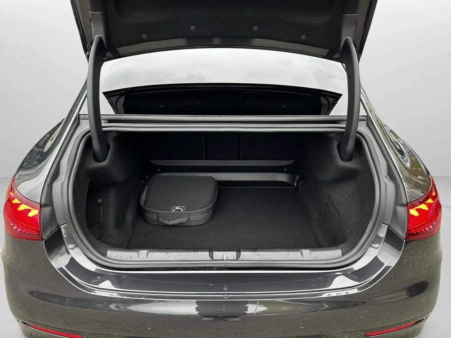 Mercedes-Benz-EQE-image-21