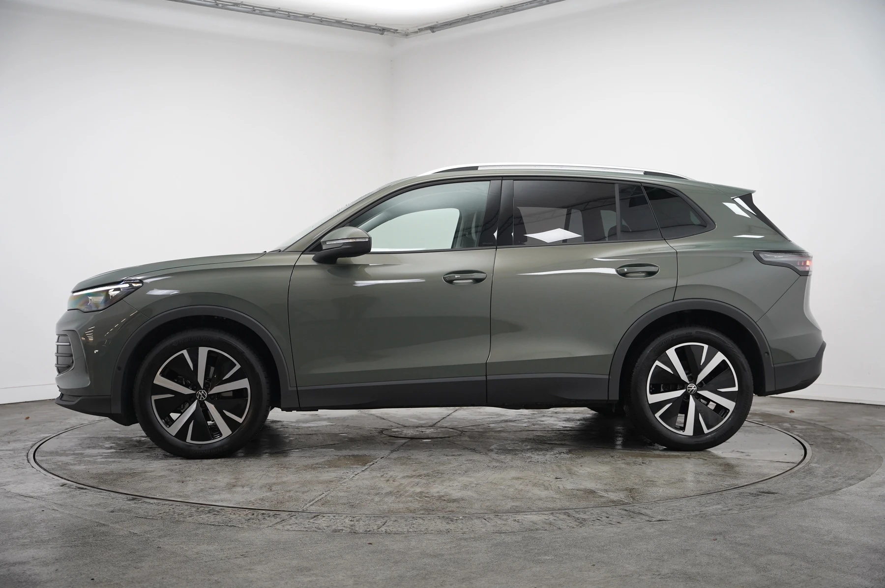 Volkswagen-Tiguan-image-15