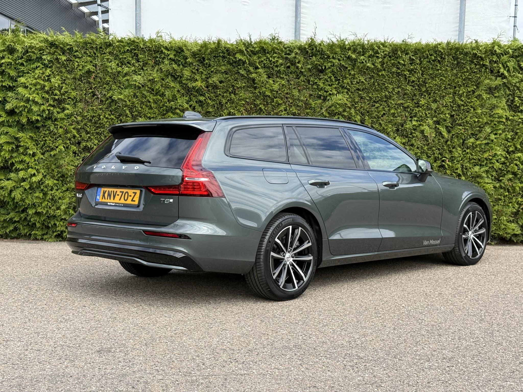 Volvo V60 T8 Plug-in hybrid AWD Plus Dark