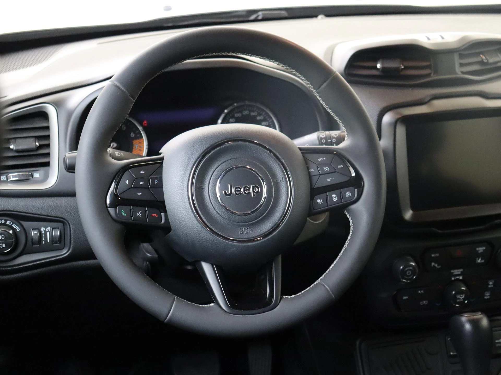 Jeep-Renegade-image-9