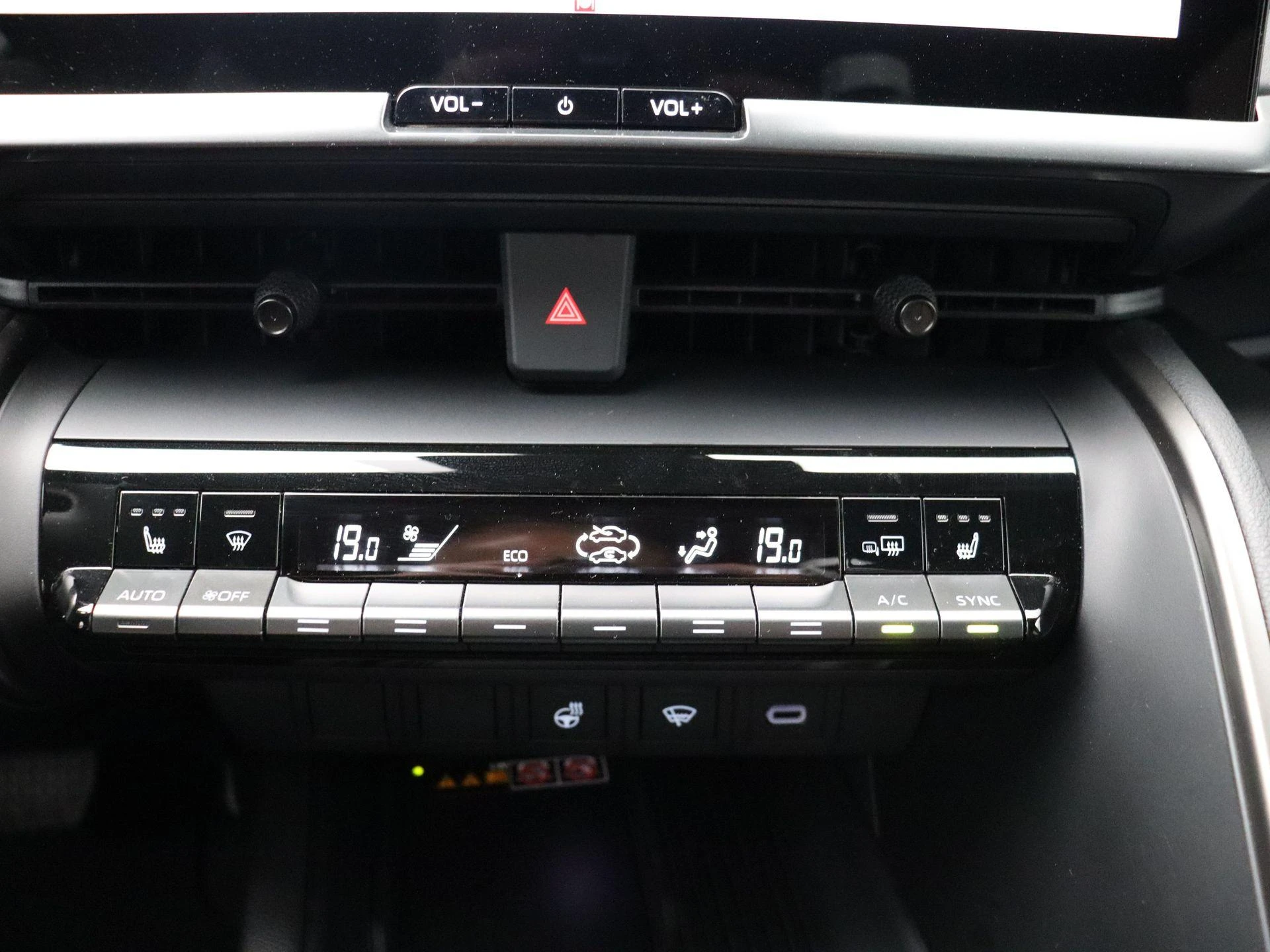 Toyota-C-HR-image-16