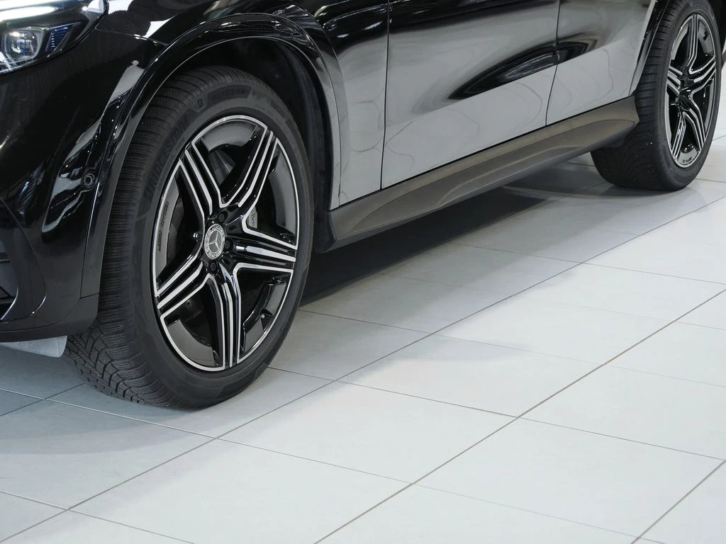 Mercedes-Benz-GLC 220 d-image-6