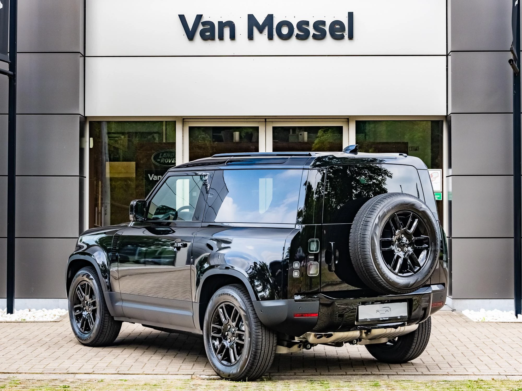 Land Rover Defender 90 D200 S AWD Auto. 26MY