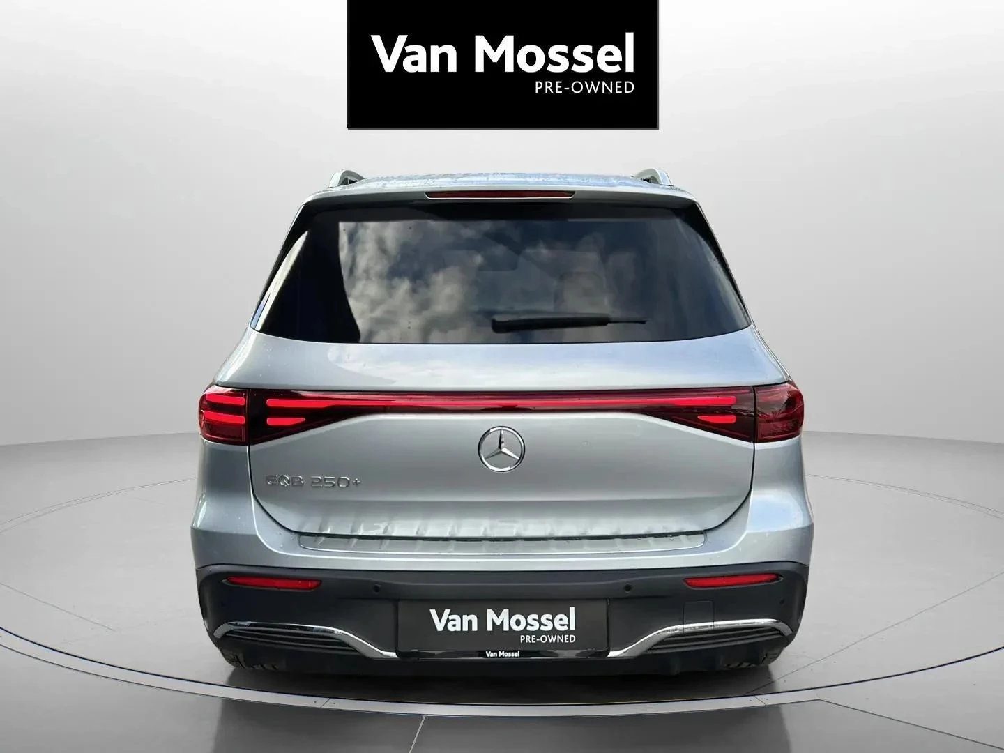 Mercedes-Benz-EQB-image-5