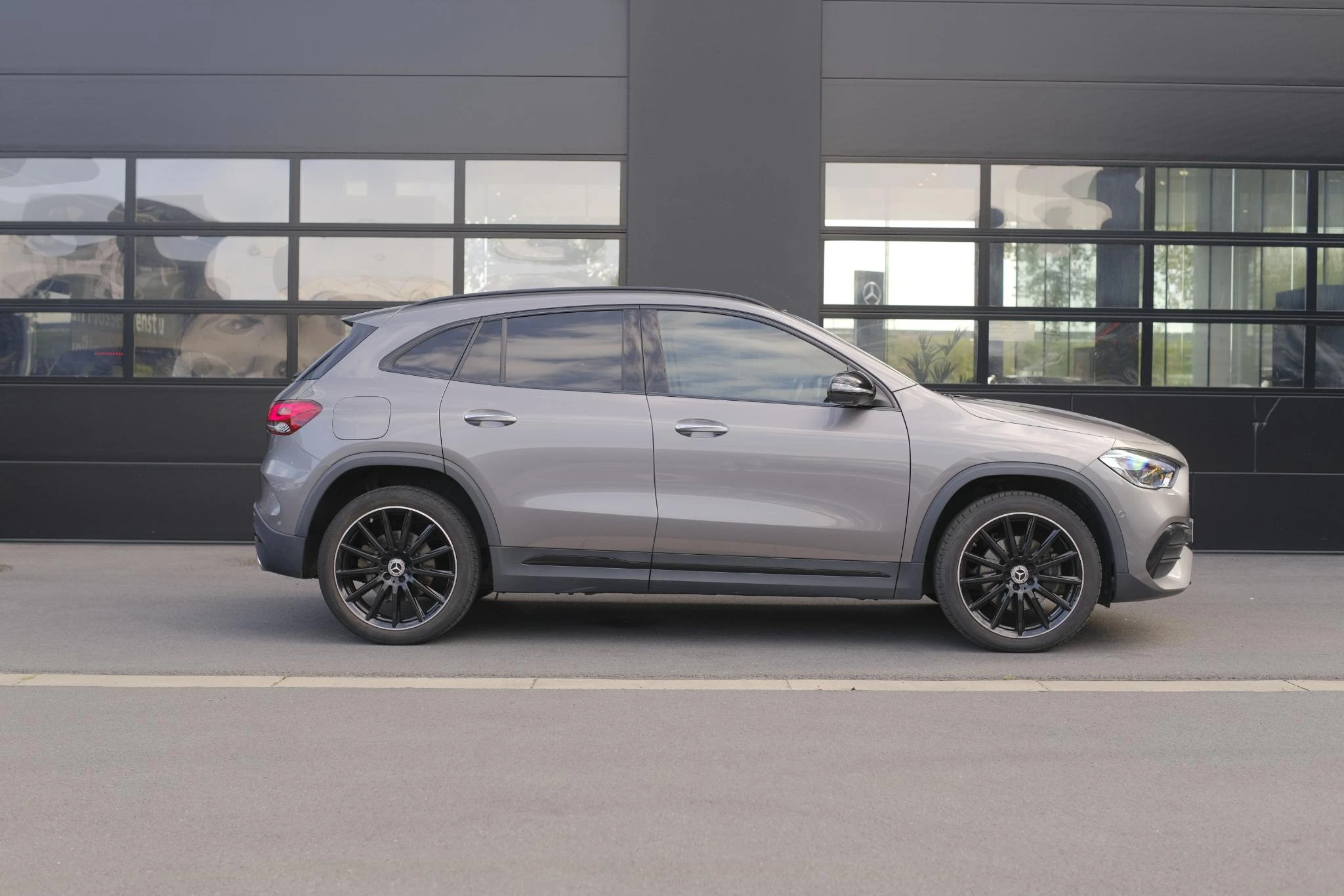 Mercedes-Benz-GLA-image-2