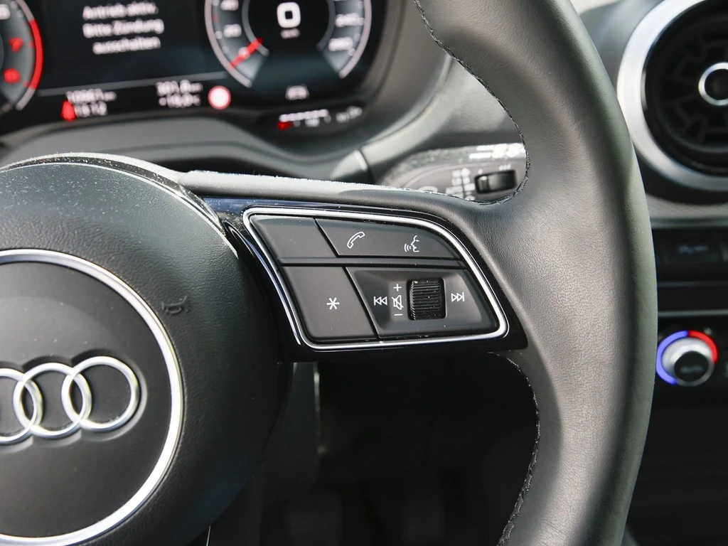 Audi Q2 30 TFSI S line AHK GRA Kamera PDC+ GWF