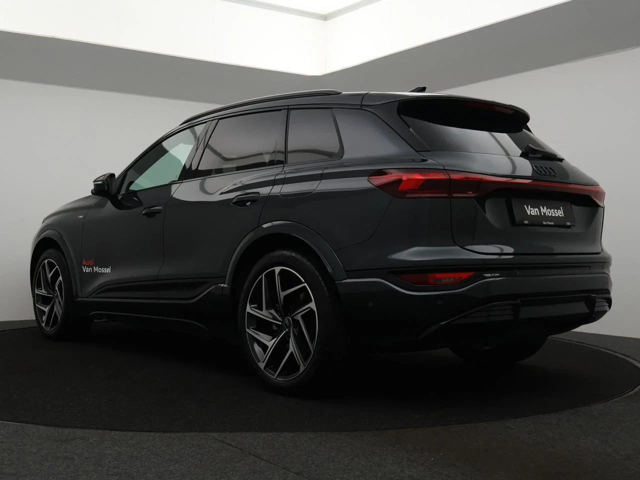 Audi-Q6 e-tron-image-21